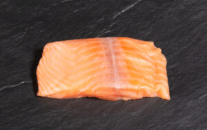 Lachsfilet portioniert