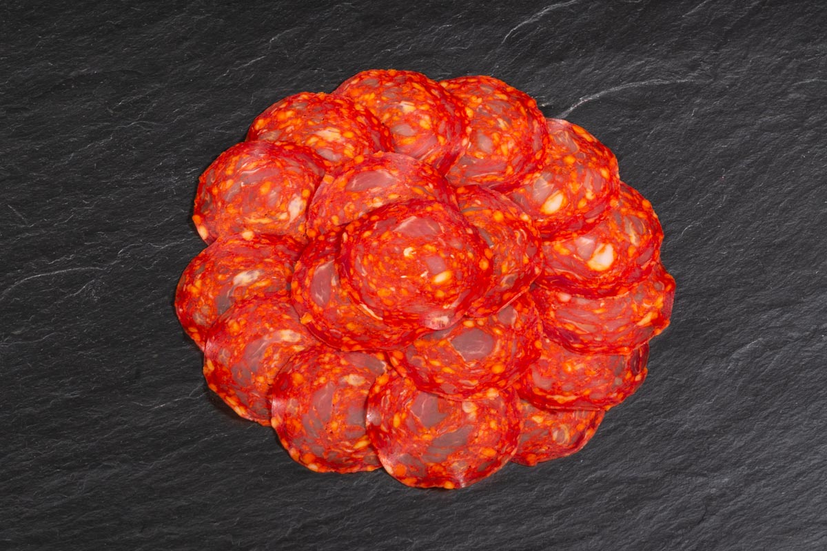 Pizza-Salami geschnitten